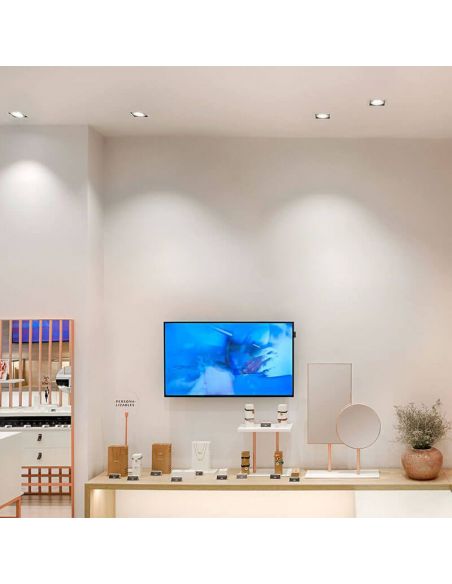 Varios focos Orbital Mini de Arkoslight empotrados en techo interior | LeonLeds.com