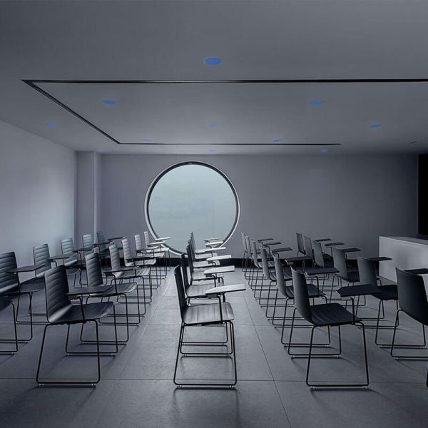 Varios downlights LED Lex con luz azul en interior de Arkoslight | LeónLeds.com