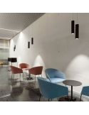 Lámpara colgante Scope 21 de Arkoslight iluminando mesas de una cafetería | Leonleds