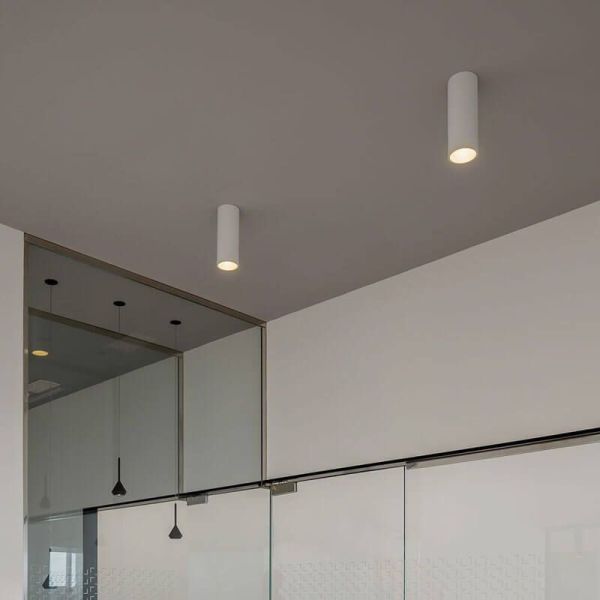 Plafón LED Scope 35 Surface de Arkoslight instalado en techo de una oficina | Leonleds