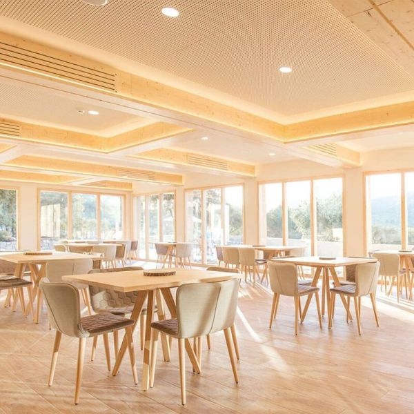 Vários downlights Lex LED em uma cafeteria Arkoslight | LeonLeds.com