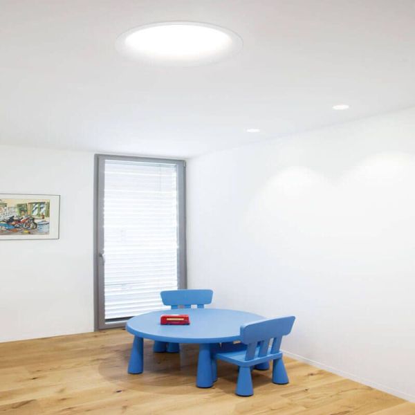Downlight LED Drop Maxi 31W de Arkoslight iluminando un dormitorio | Leonleds