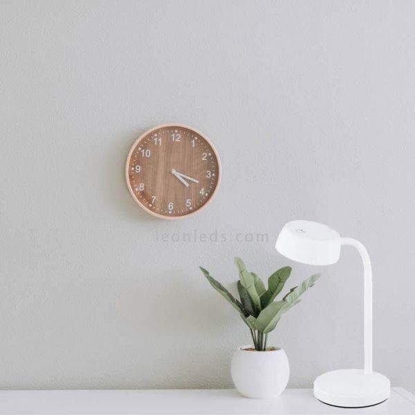 Moderno candeeiro de mesa LED Cabales branco ambiente