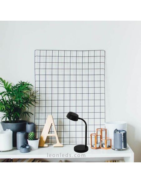 Lámpara de mesa LED moderna Cabales negra ambiente