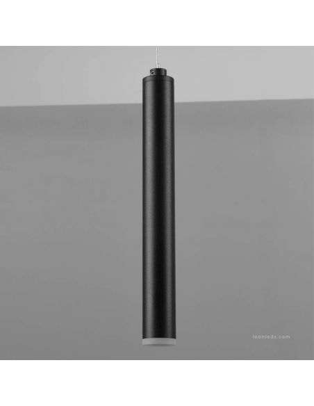 Detalla de Lámpara colgante LED rectangular serie Tubular Negra 27,5W 3000K Trio Lighting | LeonLeds