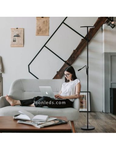 Luminária de pé LED com leitor de ambiente Yamela preto