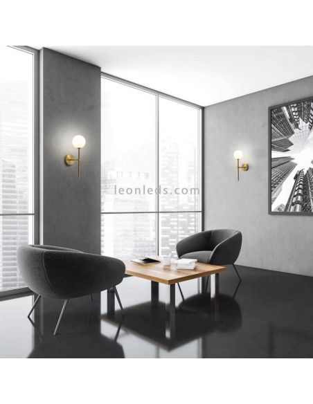 Aplique de metal Doris moderno con bola de cristal dorado ambiente