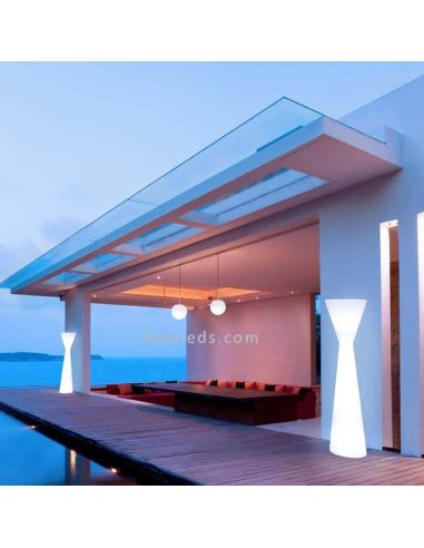 Lampadaire Konika 170 avec câble ou batterie rechargeable pour usage extérieur