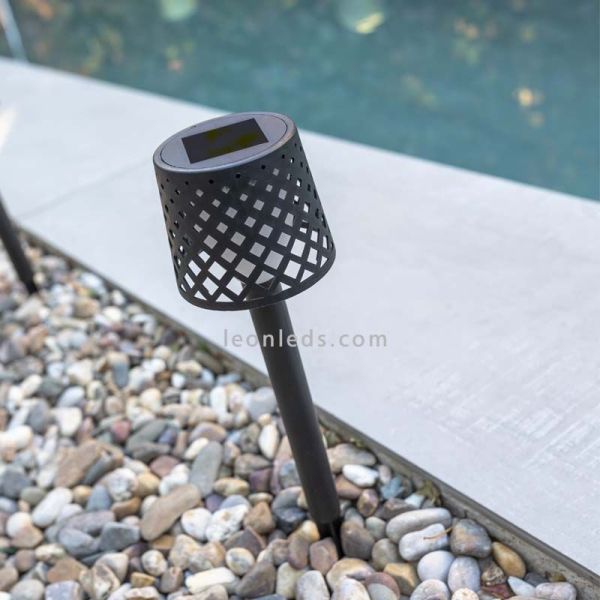 Lámpara LED solar y con batería recargable múltiple 5 en 1 Greta negro ambiente