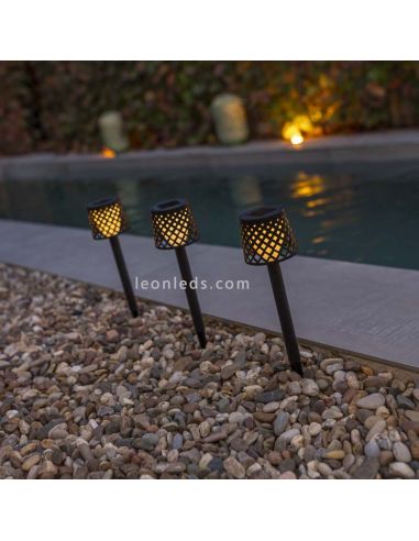 Lámpara LED solar y con batería recargable múltiple 5 en 1 Greta negro ambiente jardín