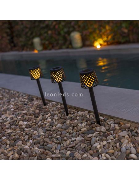 Lámpara LED solar y con batería recargable múltiple 5 en 1 Greta negro ambiente jardín