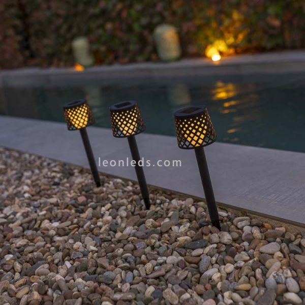 Lámpara LED solar y con batería recargable múltiple 5 en 1 Greta negro ambiente jardín