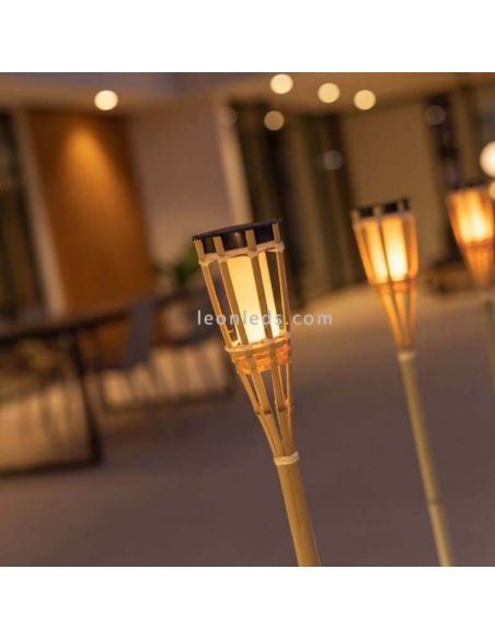 Lanterna solar Hiama 120 LED artesanal para jardim