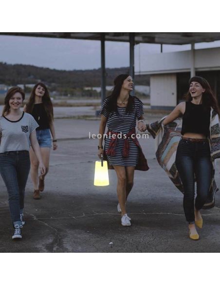 Lámpara de mesa LED portátil y solar RGB Nómada con asa