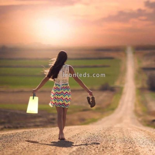 Candeeiro de mesa recarregável Nomad RGB Solar portátil LED