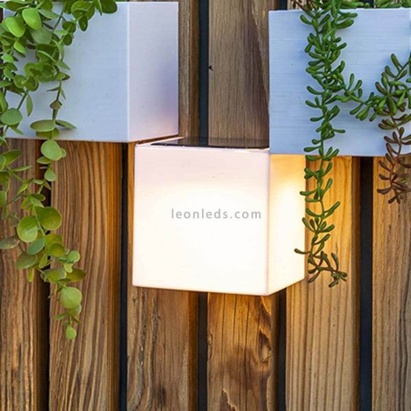 Aplique LED solar exterior cuadrado Wally 12 ambiente