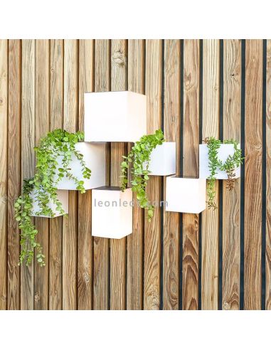 Aplique de pared decorativo blanco con planta artificial Wall pot ambiente