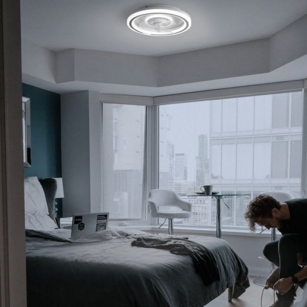 Ventilador plafón LED Alan con aspas desmontables ambiente