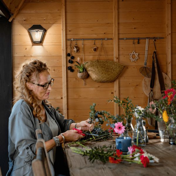 Aplique mural exterior negro Alpenglow 1xE27 ambiente