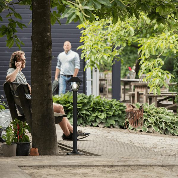 Alpenglow ambiente preto farol de pé ao ar livre