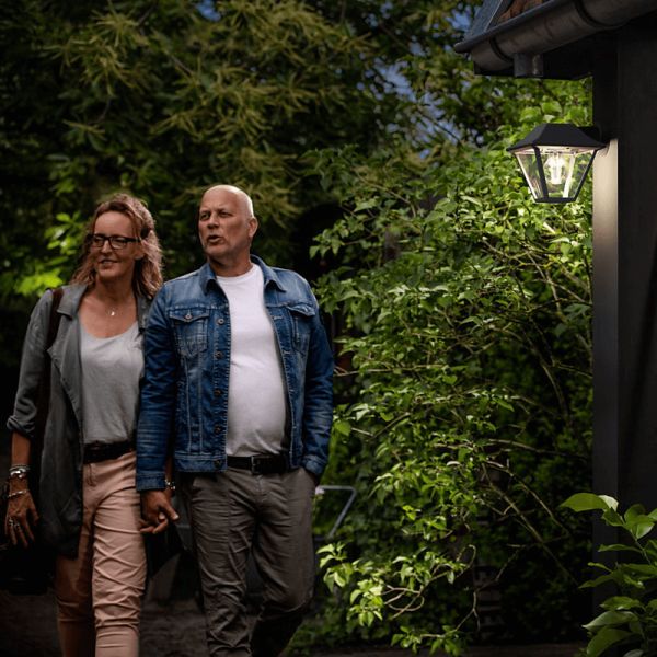 Lampe lanterne murale noire Alpenglow ambient