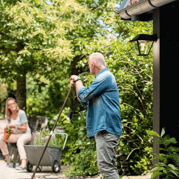 Aplique farol de pared negro Alpenglow fachada exterior