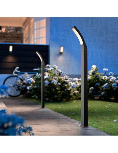 Poste de LED externo longo antracite Splay ambiente