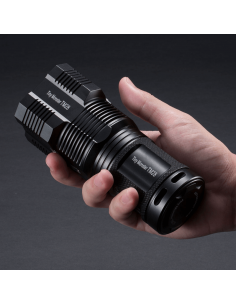 Linterna de mano LED muy potente 6000Lm TM28 con pantalla Oled Nitecore | LeonLeds 2