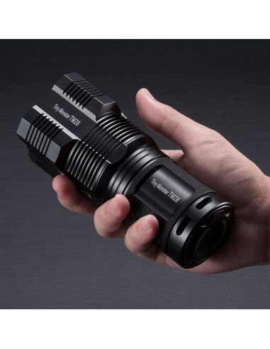 Muito potente lanterna de mão LED 6000Lm TM28 com tela Oled Nitecore | leonleds