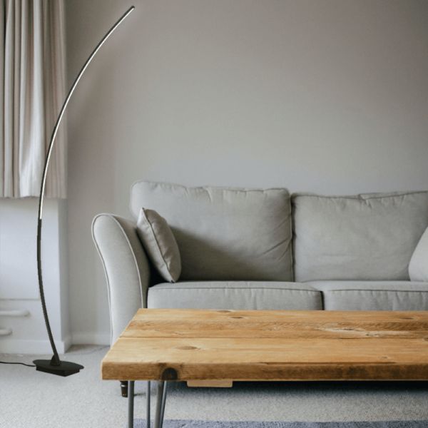 Lampadaire LED minimaliste solo noir ambiant