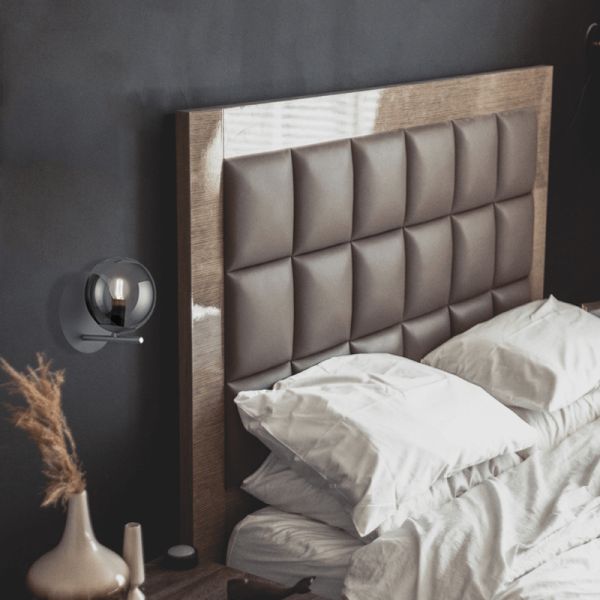 Applique anthracite pur avec abat-jour en verre fumé ambiant