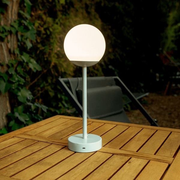 Lámpara de mesa portátil y recargable Norai Slim 30 blanca ambiente