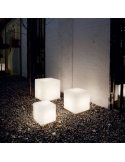 Lámpara de pie con forma de cubo Luna ambiente