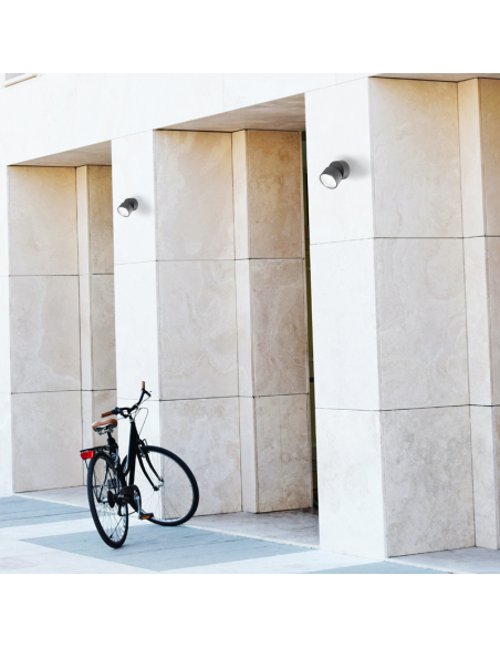 Applique d'extérieur orientable ronde noire Ambient Omega