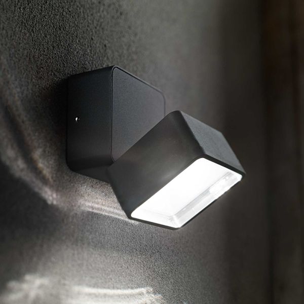 Aplique LED exterior de metal Omega Square ambiente negro