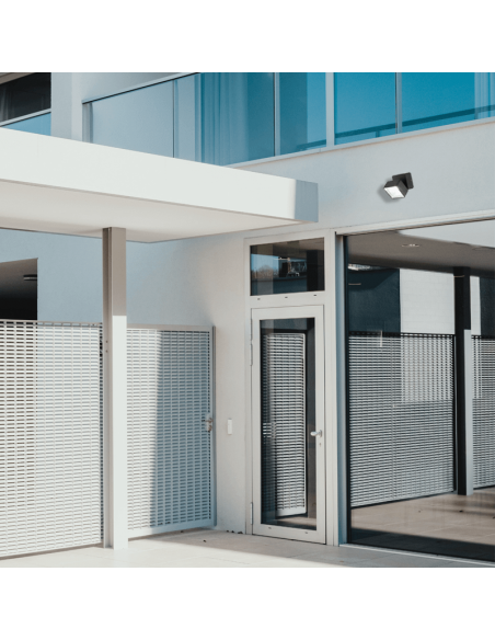 Aplique LED exterior de metal Omega Square ambiente