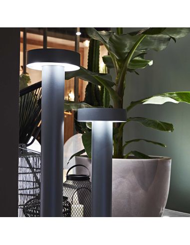 Baliza de pie exterior grande Tesla big antracita ambiente