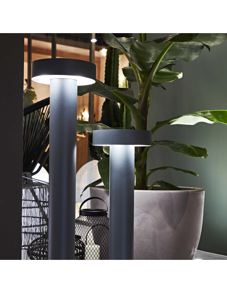 Grande farol de pé ao ar livre Tesla grande ambiente antracito