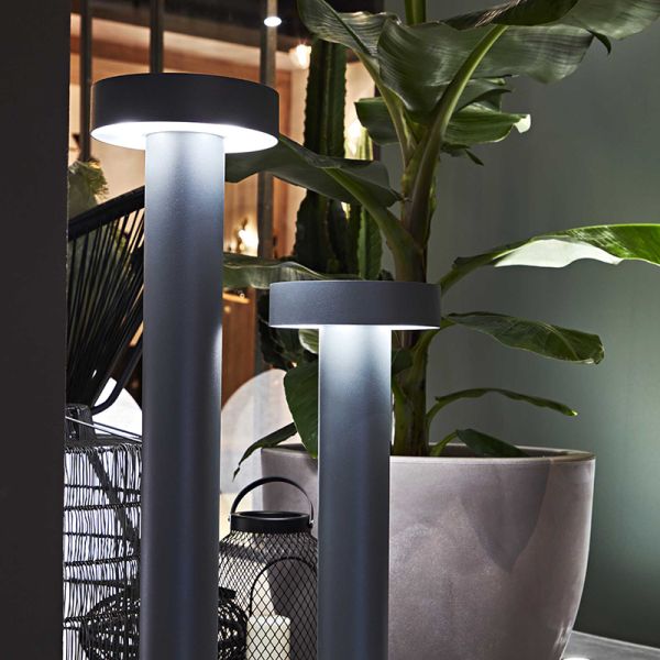 Baliza de pie exterior grande Tesla big antracita ambiente