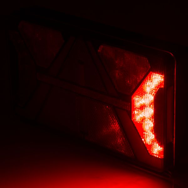 Piloto Trasero rectangular LED con triangulo Strada 12V 24V Horpol | LeonLeds