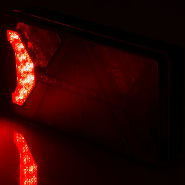 Piloto Trasero rectangular LED con triangulo Strada 12V 24V Horpol | LeonLeds