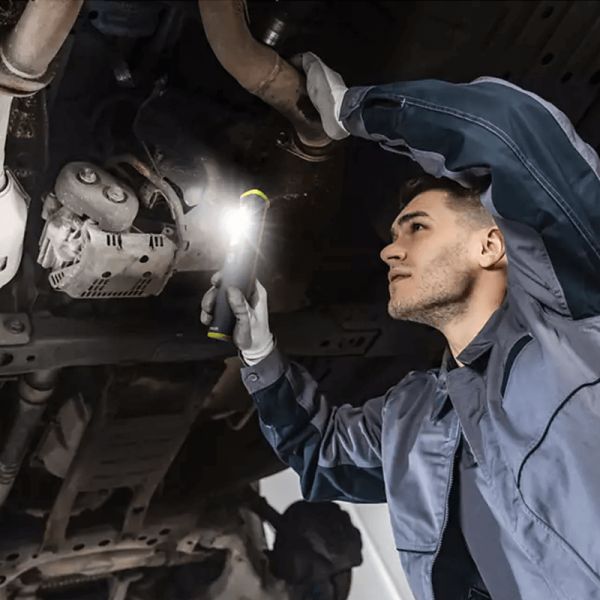 Lampe de travail à intensité variable Xperion 6000 Pillar