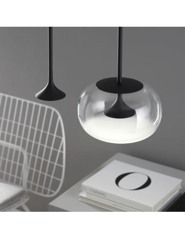 Luminária suspensa LED Black Alive com abajur de vidro ambiente