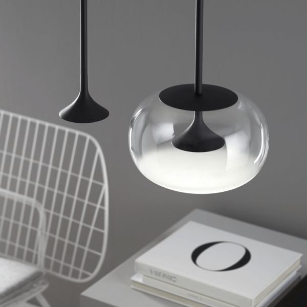 Luminária suspensa LED Black Alive com abajur de vidro ambiente