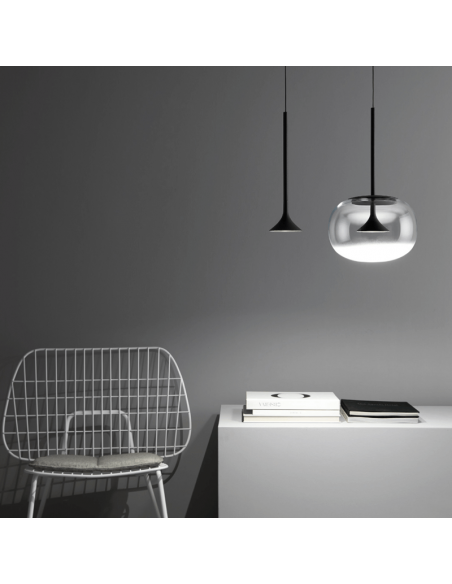 Candeeiro suspenso LED Alive em metal preto ambiente