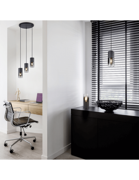 Luminária pendente de metal e vidro Robin preto ambiente