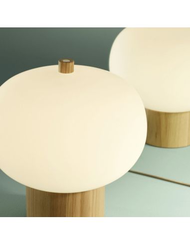 Lámpara de mesa LED Ilargi cristal y madera ambiente