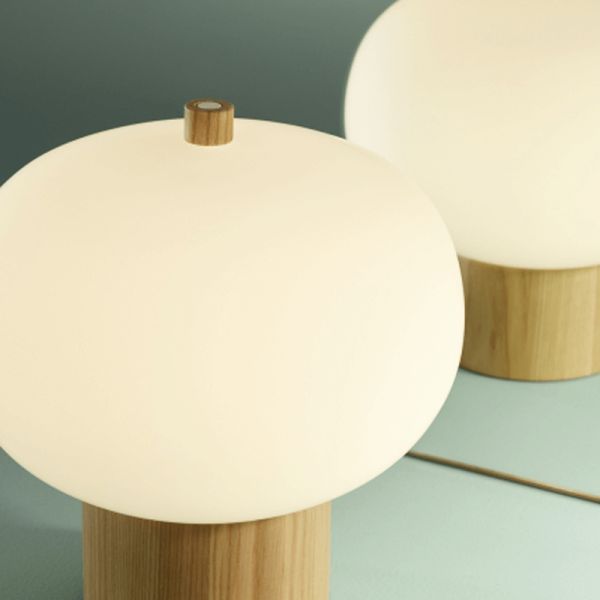 Lámpara de mesa LED Ilargi cristal y madera ambiente