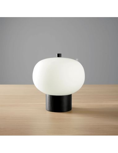 Lampe de table LED Ilargi en bois noir ambiant