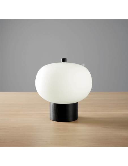 Lampe de table LED Ilargi en bois noir ambiant
